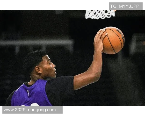 布朗尼逐渐融入球队但进攻能力不足仍难以在NBA立足