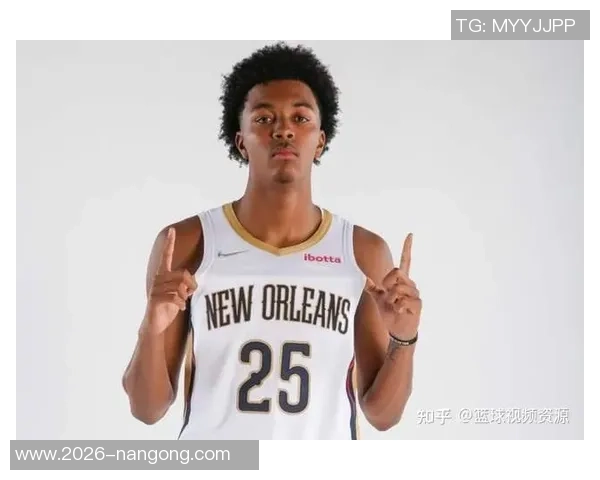 特雷墨菲22分钟内高效表现贡献18分7篮板3助攻展现出色状态 特雷墨菲22分钟内高效表现贡献18分7篮板3助攻展现出色状态