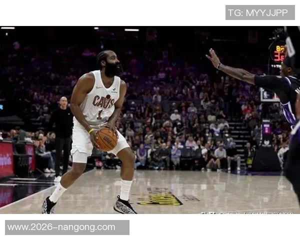 哈登半场表现中规中矩8投3中贡献12分3篮板3助攻正负值7 哈登半场表现中规中矩8投3中贡献12分3篮板3助攻正负值7